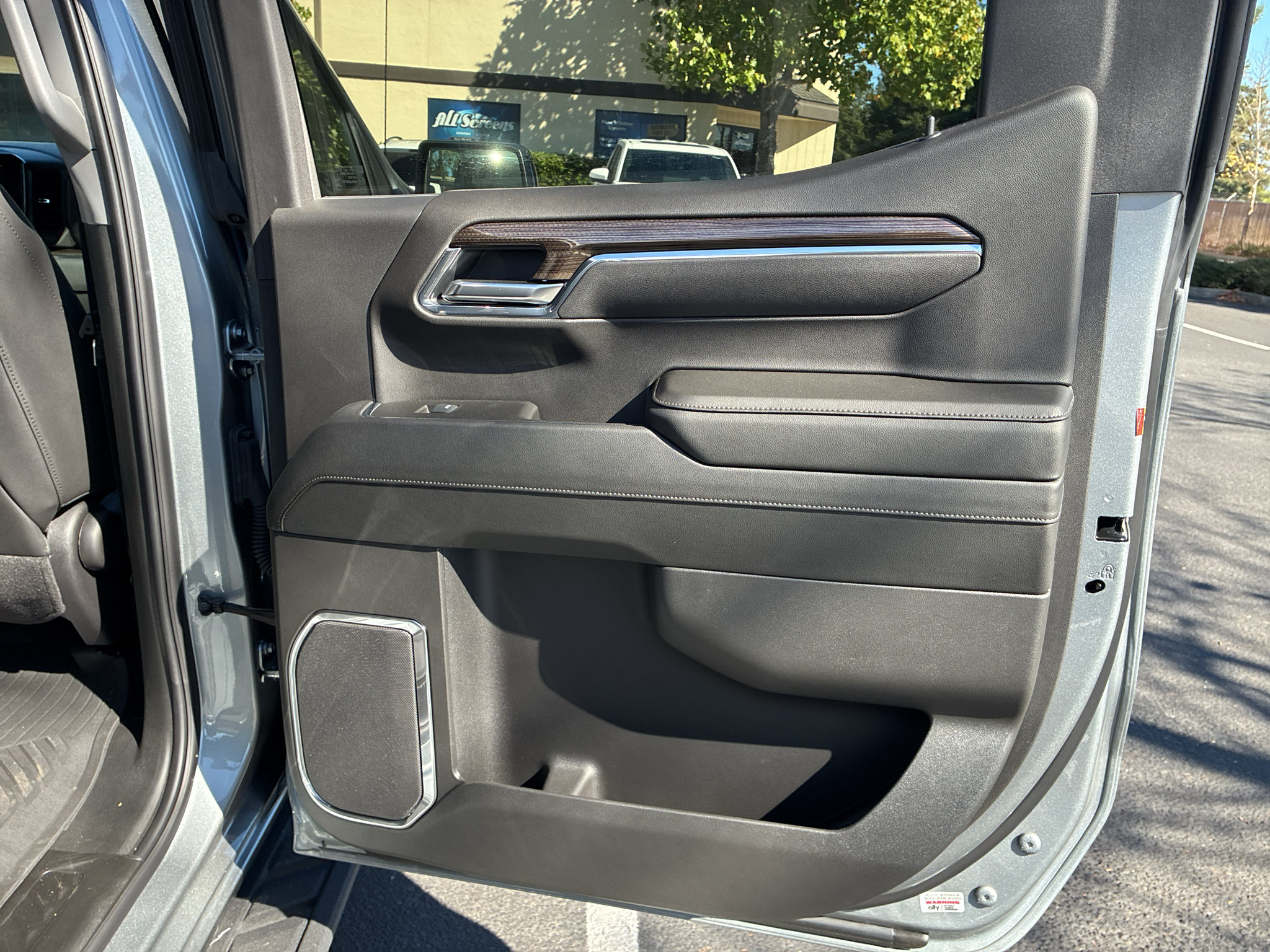Used 2025 Chevrolet Silverado 1500 LT Trail Boss w/ Convenience Package II AWD/4WD image 50