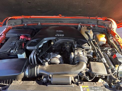 Used 2019 Jeep Wrangler Unlimited Sahara image 27