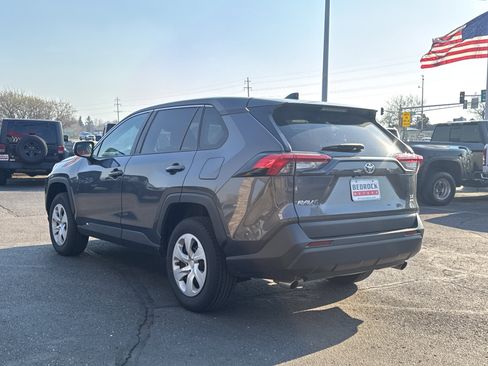 Used 2023 Toyota RAV4 LE AWD/4WD image 4