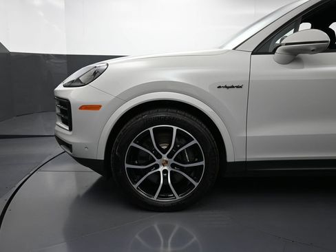 Certified 2026 Porsche Cayenne E-Hybrid AWD/4WD image 12