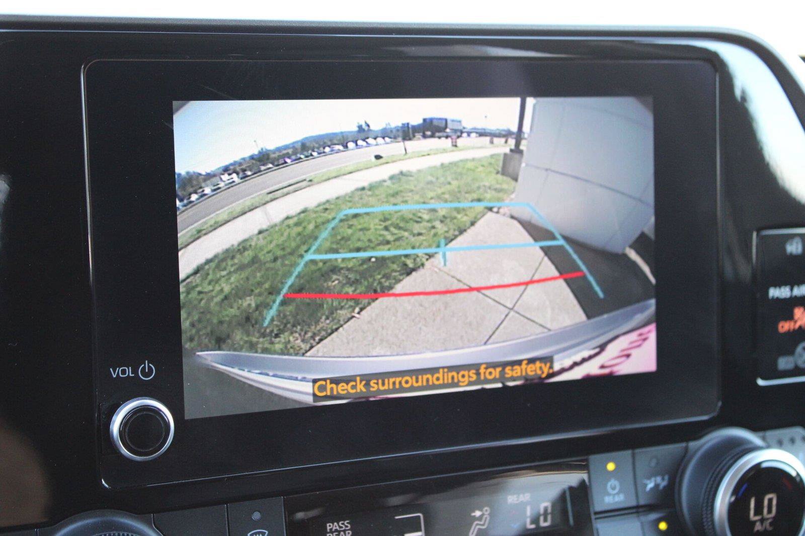 Used 2024 Toyota Highlander XLE AWD/4WD image 33