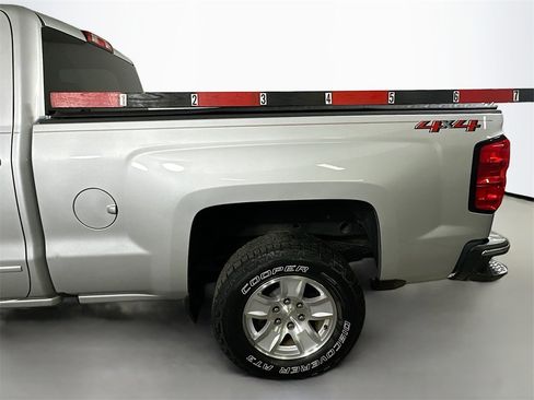 Used 2019 Chevrolet Silverado 1500 LT image 32