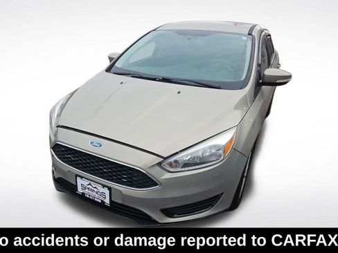 Used 2016 Ford Focus SE w/ SE Power Seat Package image 4