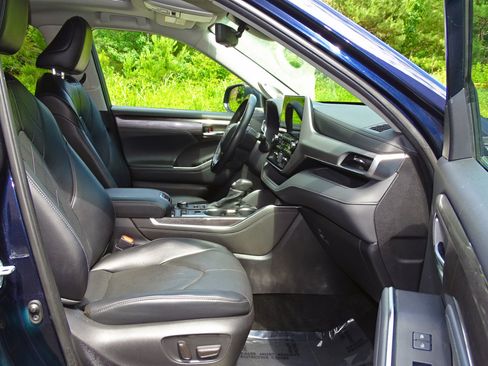 Used 2022 Toyota Highlander Platinum image 22