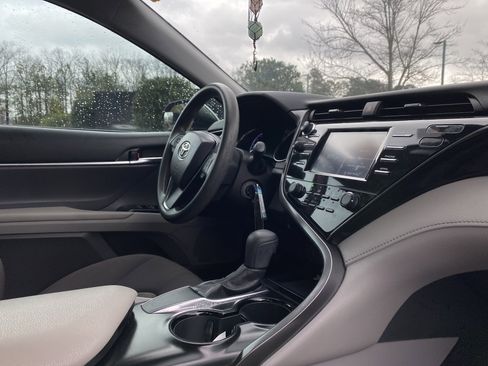 Used 2019 Toyota Camry LE image 6