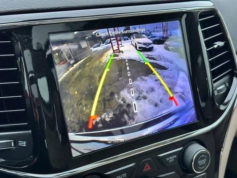 Used 2019 Jeep Grand Cherokee Limited w/ Luxury Group II AWD/4WD image 26