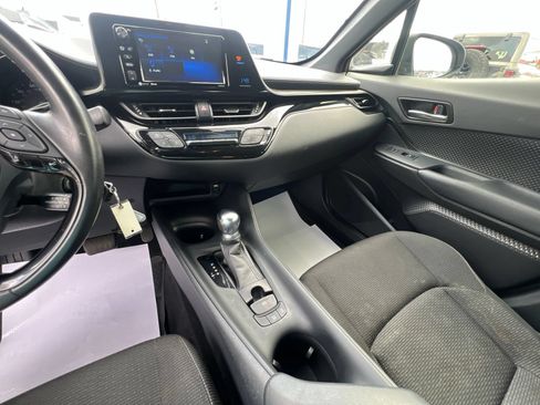 Used 2018 Toyota C-HR XLE FWD image 31