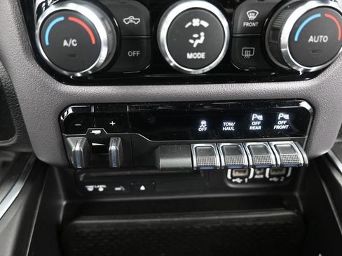 Used 2019 RAM 1500 Big Horn AWD/4WD image 33