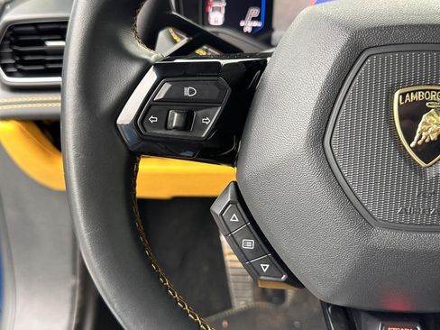 Used 2020 Lamborghini Huracan EVO RWD image 34