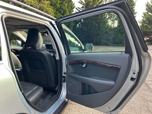 Used 2013 Volvo XC70 3.2 image 36