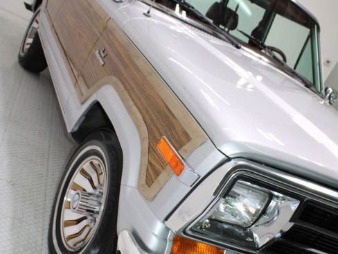 Used 1986 Jeep Grand Wagoneer image 33