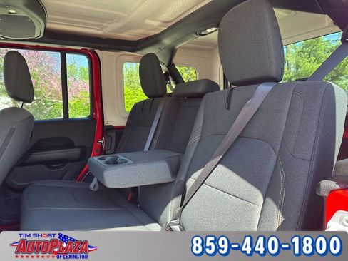 Used 2025 Jeep Wrangler Unlimited Sahara AWD/4WD image 34