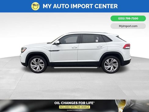 Used 2020 Volkswagen Atlas Cross Sport SE w/ Towing Package image 4