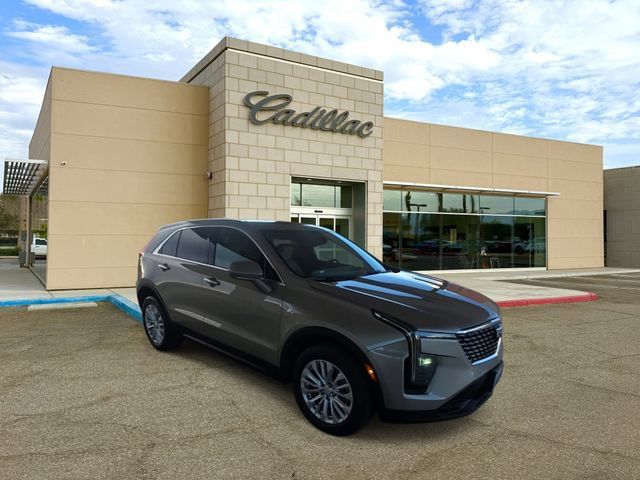 Certified 2024 Cadillac XT4 Luxury FWD image 2