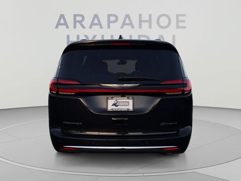 Used 2021 Chrysler Pacifica Touring w/ Cold Weather Group FWD image 4