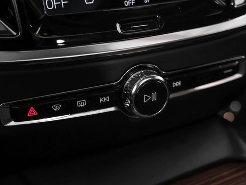 Used 2021 Volvo V60 T5 Momentum w/ Climate Package image 26