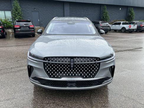 Used 2024 Lincoln Nautilus Reserve w/ Equipment Group 202A AWD/4WD image 2