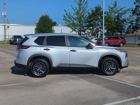 Used 2024 Nissan Rogue S AWD/4WD image 4