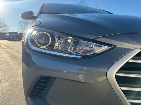 Used 2018 Hyundai Elantra SE w/ SE Connectivity Package 04 image 28