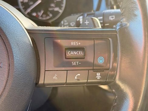 Used 2025 Nissan Pathfinder SV image 32