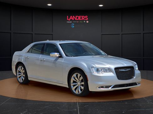 Used 2021 Chrysler 300 Touring L RWD image 5
