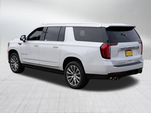 Used 2023 GMC Yukon XL Denali w/ Denali Reserve Package AWD/4WD image 5