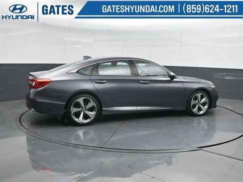 Used 2018 Honda Accord Touring image 3