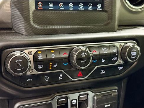 Used 2021 Jeep Wrangler Unlimited Sahara w/ Cold Weather Group image 17