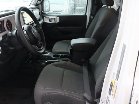 Used 2025 Jeep Gladiator Sport image 17