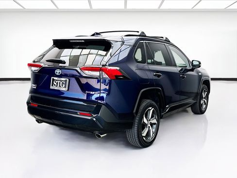 Used 2021 Toyota RAV4 SE w/ Weather & Moonroof Package AWD/4WD image 4