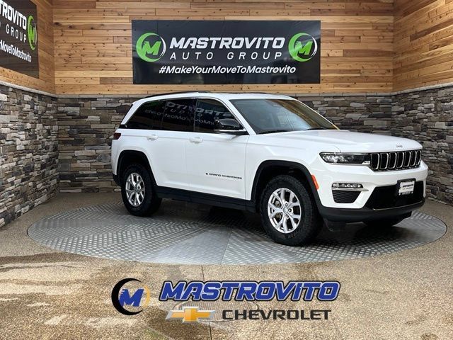 Used 2022 Jeep Grand Cherokee Limited AWD/4WD image 1
