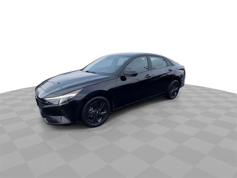 Used 2021 Hyundai Elantra SEL w/ Convenience Package image 4