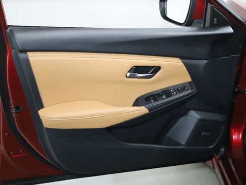 Used 2025 Nissan Sentra SV w/ SV Premium Package FWD image 15