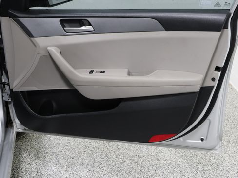 Used 2018 Hyundai Sonata SE image 32