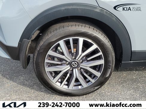Used 2021 Nissan Kicks SV w/ Interior Electronics Package FWD image 9