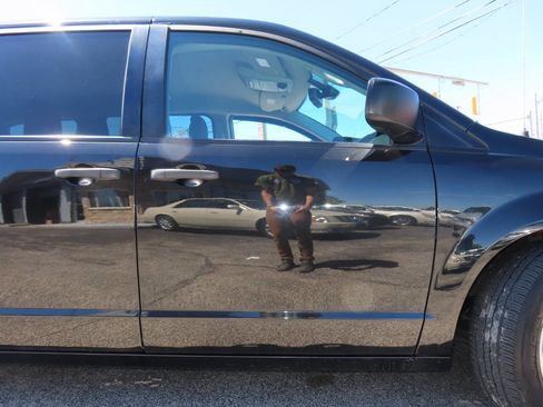 Used 2019 Dodge Grand Caravan SE FWD image 22