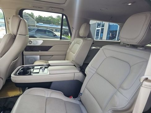 Used 2019 Lincoln Navigator Reserve AWD/4WD image 14