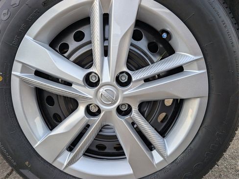 New 2025 Nissan Kicks Play S image 6