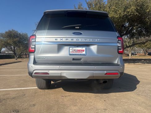 Used 2024 Ford Expedition Limited image 5