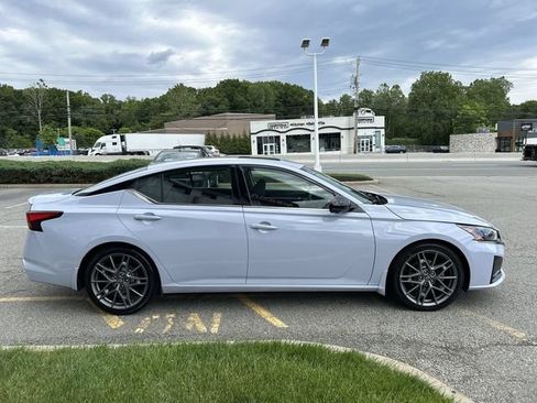 Certified 2023 Nissan Altima 2.0 SR FWD image 9
