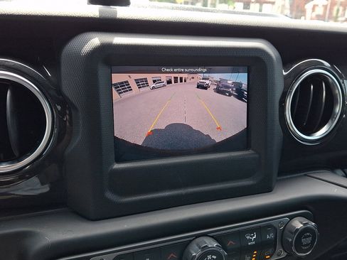 Used 2021 Jeep Wrangler Unlimited Sahara AWD/4WD image 19