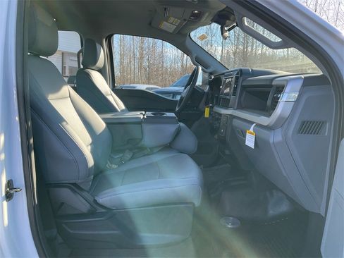 New 2026 Ford F250 XL w/ XL Chrome Package image 12