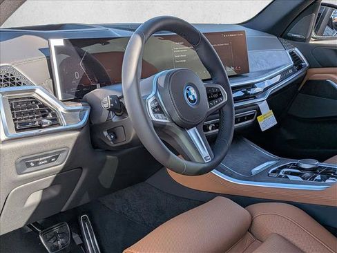 New 2026 BMW X5 xDrive50e image 3