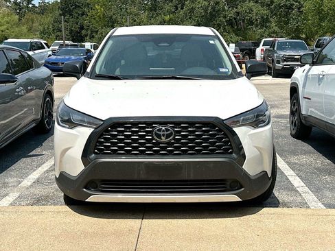 Used 2025 Toyota Corolla Cross L FWD image 2