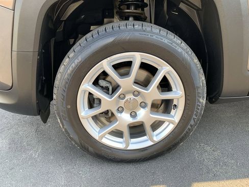 Used 2019 Jeep Renegade Latitude w/ Trailer Tow Group image 11