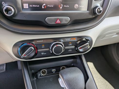 Certified 2025 Kia Soul LX w/ LX Technology Package FWD image 23