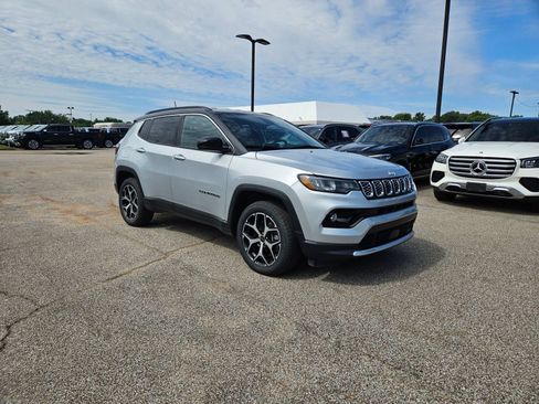 Used 2025 Jeep Compass Limited AWD/4WD image 8
