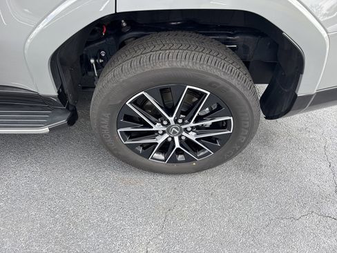 Used 2025 Lexus GX 550 w/ Accessory Package (2T) AWD/4WD image 16