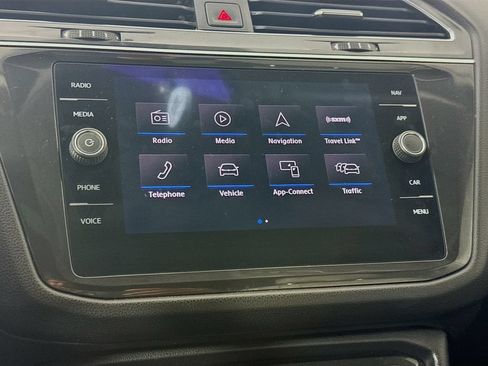 Used 2019 Volkswagen Tiguan SEL FWD image 17