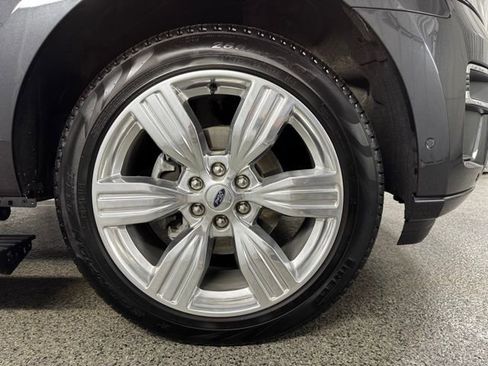 Used 2024 Ford Expedition Platinum image 32